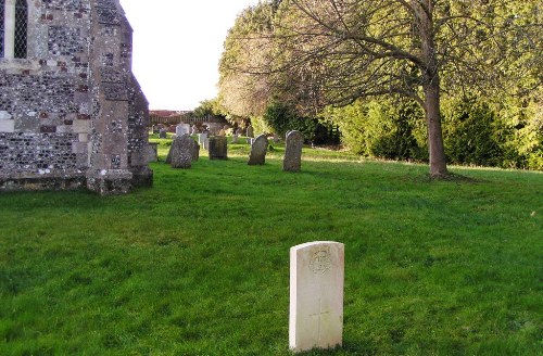 Commonwealth War Grave St. John the Evangelist Churchyard