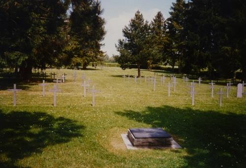 Duitse Oorlogsbegraafplaats Dannevoux #1