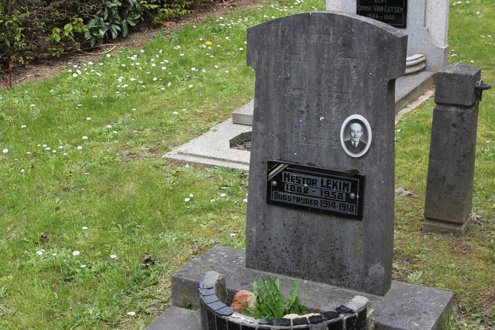 Belgian Graves Veterans Vollezele Churchyard #1