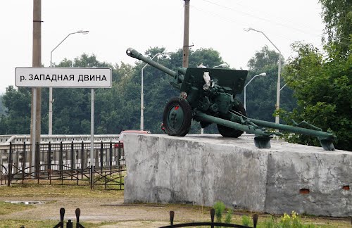 Bevrijdingsmonument (76mm Veldkanon 1942 ZiS-3) Zapadnaja Dvina #1