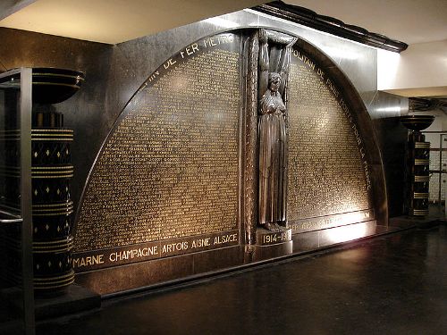 War Memorial Metro Paris