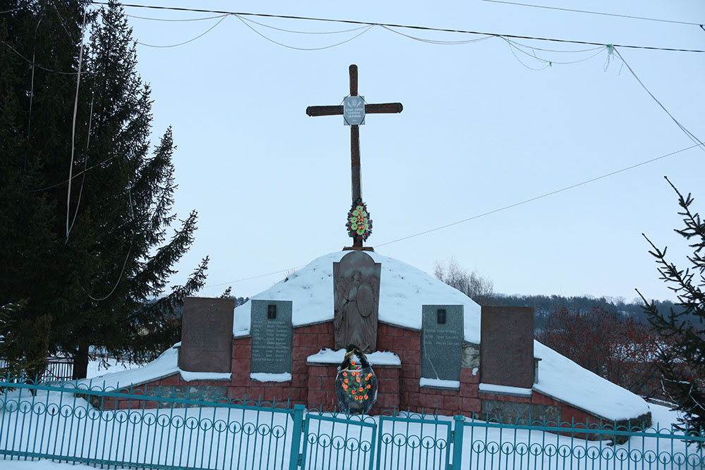 War Memorial Shlyakhtyntsi #1