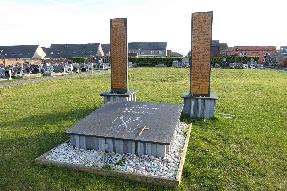 Oorlogsmonument Begraafplaats Moerbeke-Waas #1