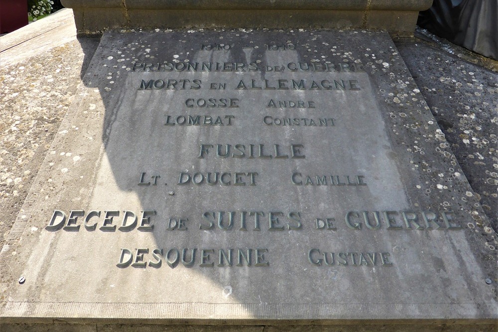 Oorlogsmonument Couvin #4