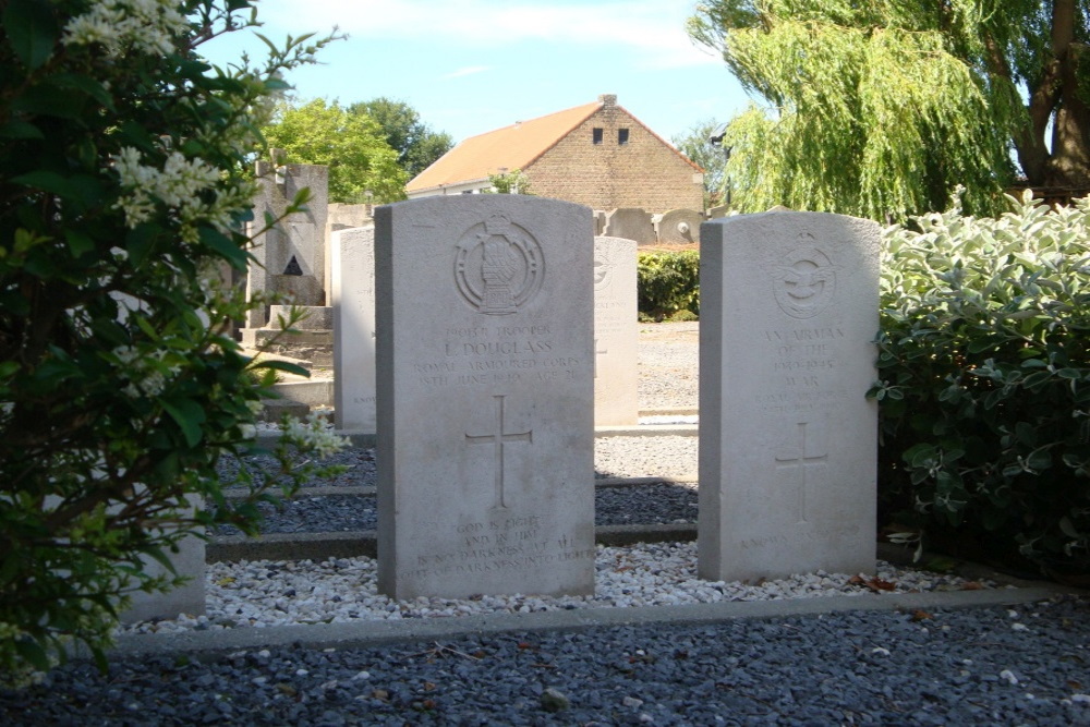 Oorlogsgraven van het Gemenebest Bredene #4