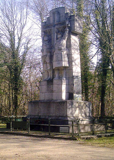 Memorial Croix des Carmes - Fey-en-Haye - TracesOfWar.com