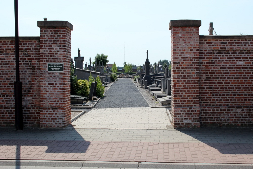 Commonwealth War Graves Moorslede #1