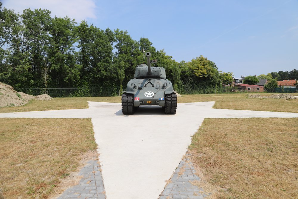 M4A1(76)W HVSS Sherman Tank Nieuwdorp #1