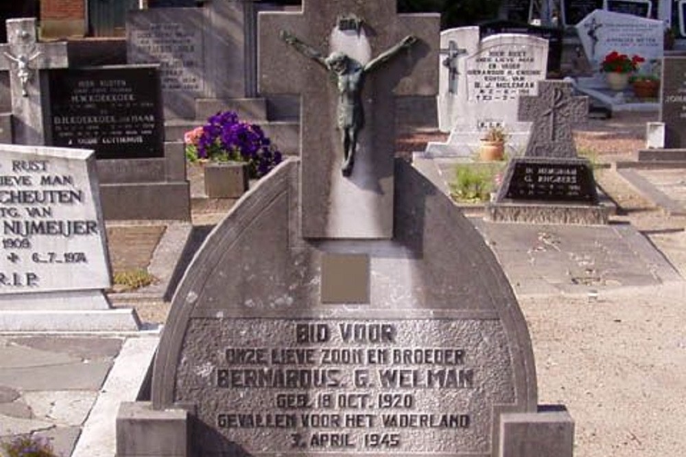 Dutch War Graves Roman Catholic Cemetery Weerselo #3