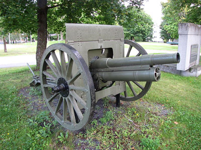 Fins Artillerie Monument #3