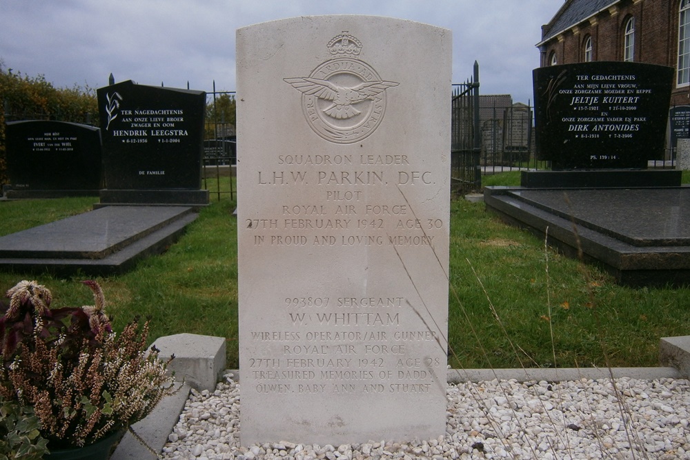 Commonwealth War Graves Protestant Churchyard Driesum #2