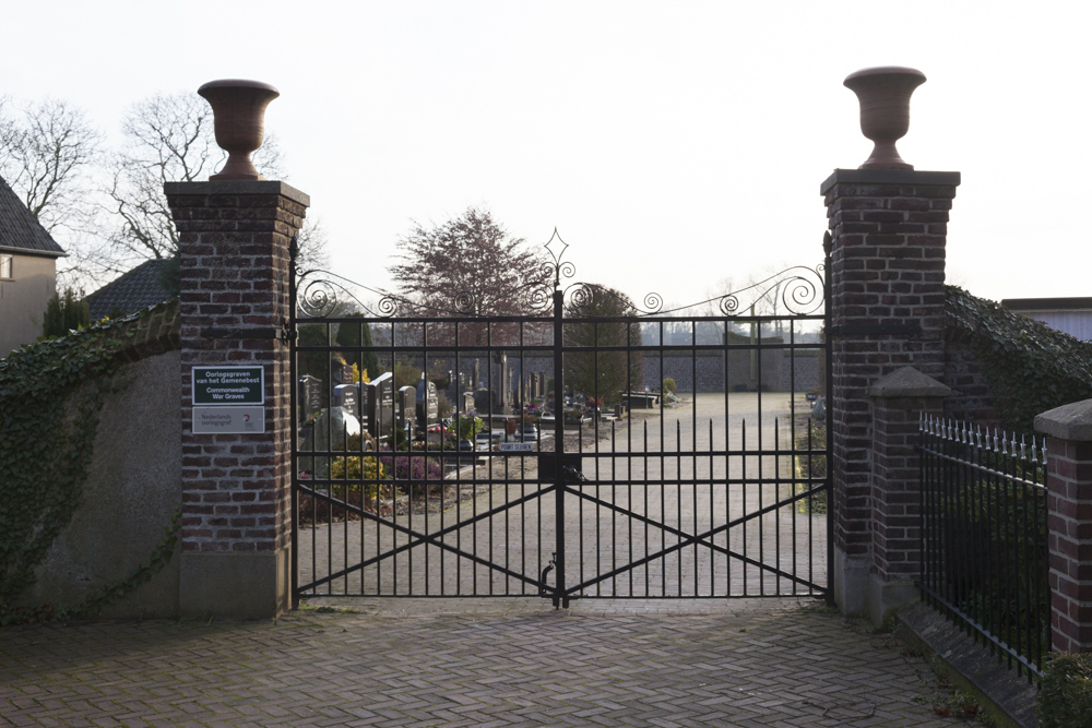Dutch War Grave Roman Catholic Cemetery Ottersum #4