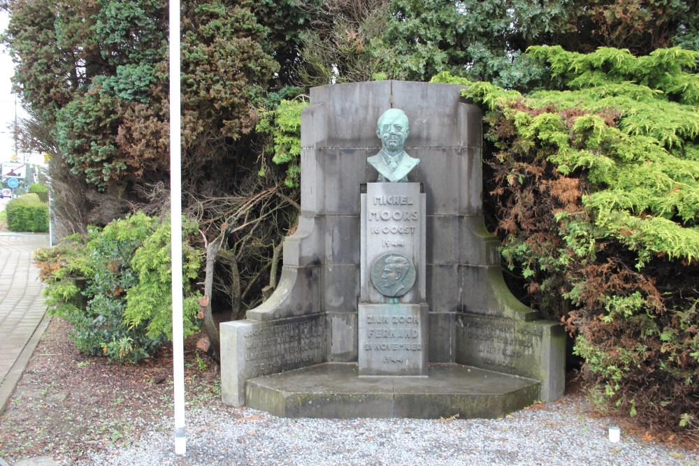 Monument Michel & Fernand Moors Mopertingen #1