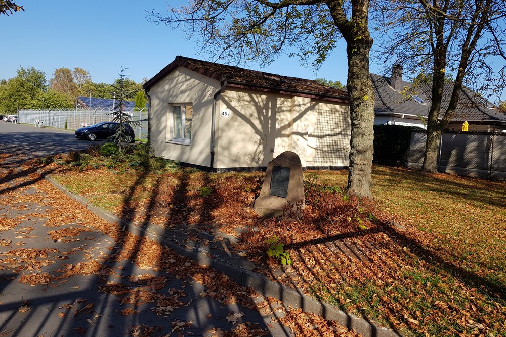 Monument Offiziers-Gefangenenlager XB Nienburg #1