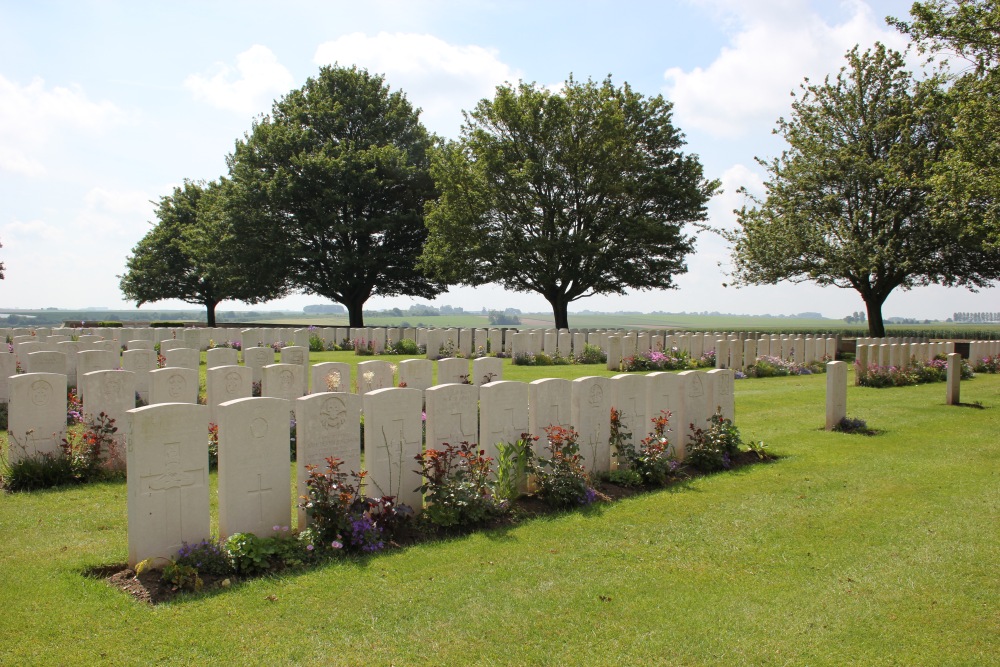 Commonwealth War Cemetery Gouzeaucourt New #5