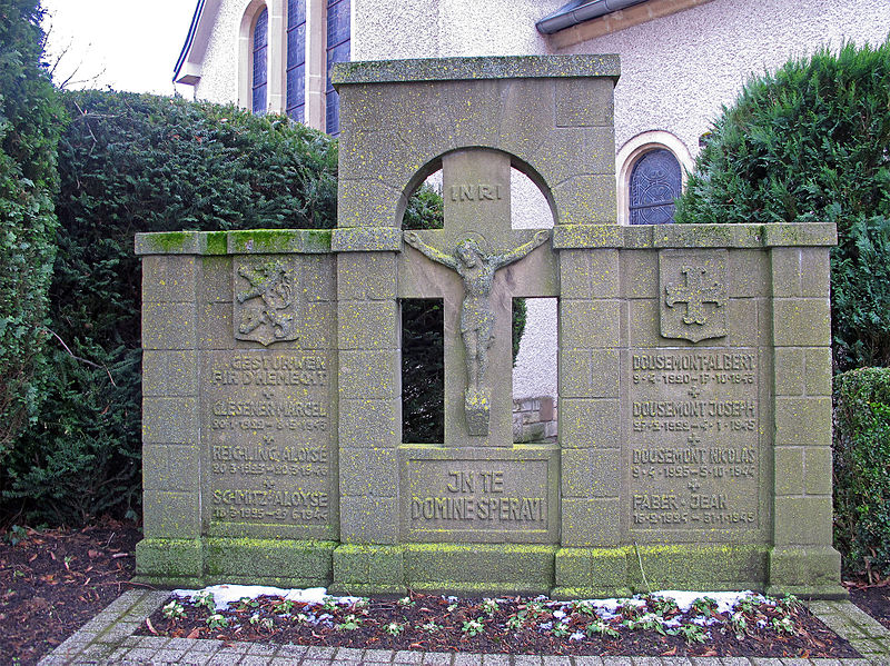 Oorlogsmonument Garnich #1