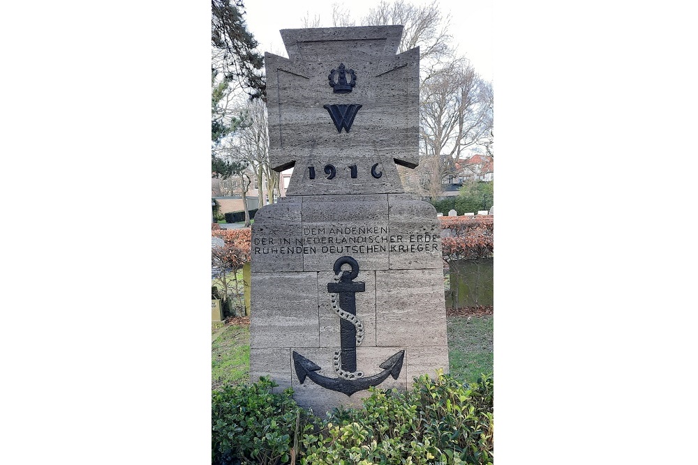 Collective Grave German Sailors IJmuiden Western Cemetery #4