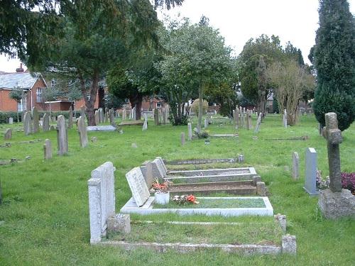 Commonwealth War Graves Dunmow Congregational Chapelyard