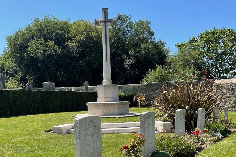 Commonwealth War Graves Dinard #1