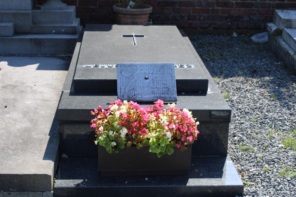 Belgian Graves Veterans Maulde #2