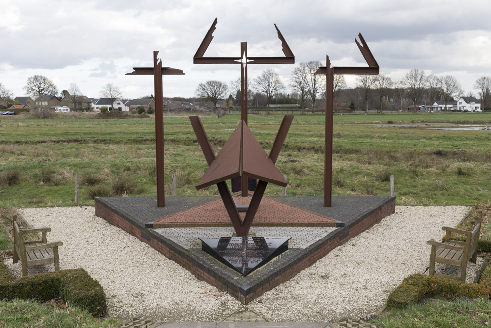 War Memorial Holthees