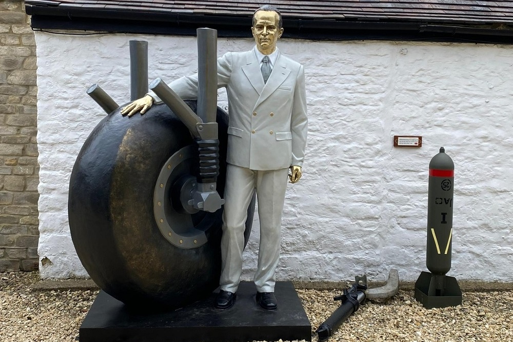 Memorial Sir George Dowty #1