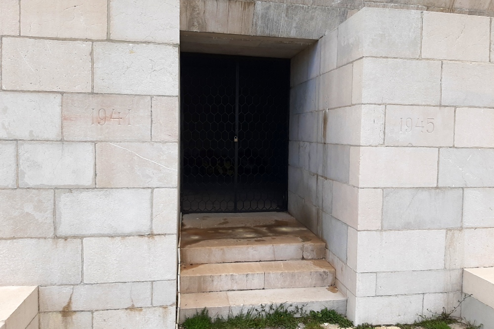Monument voor de Gevallen Strijders Žabljak #4