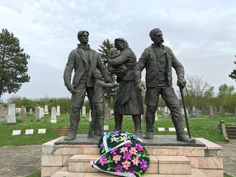 Monument Massamoord Bojnik #1