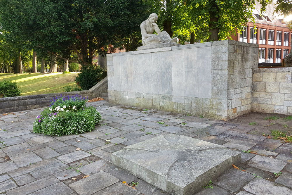 War Memorial Nienburg #1