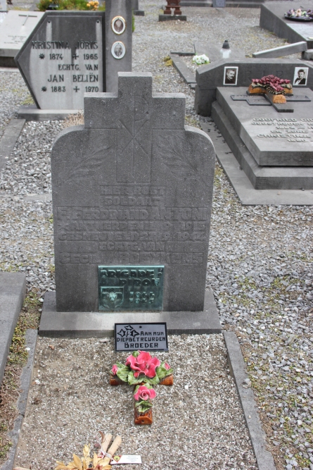 Belgian War Graves Bree #5