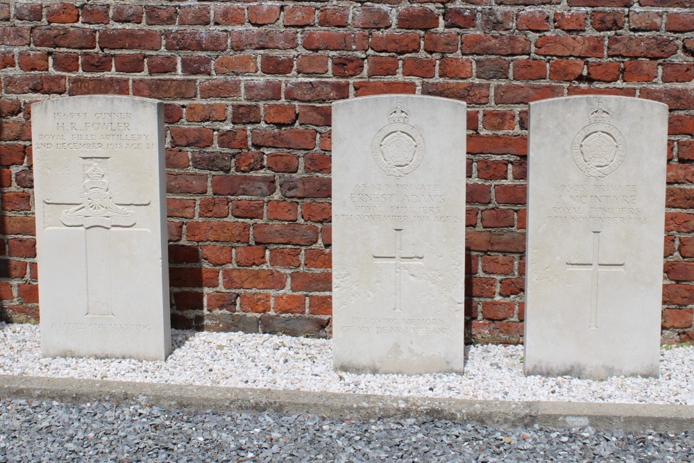 Commonwealth War Graves Bougnies #2