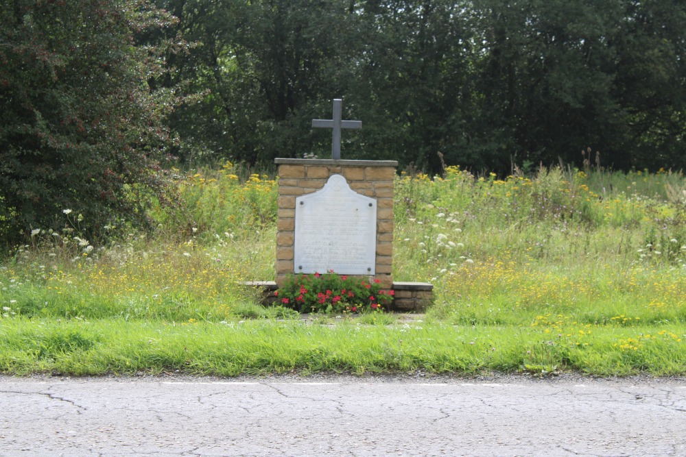 Oorlogsmonument Etalle Huombois