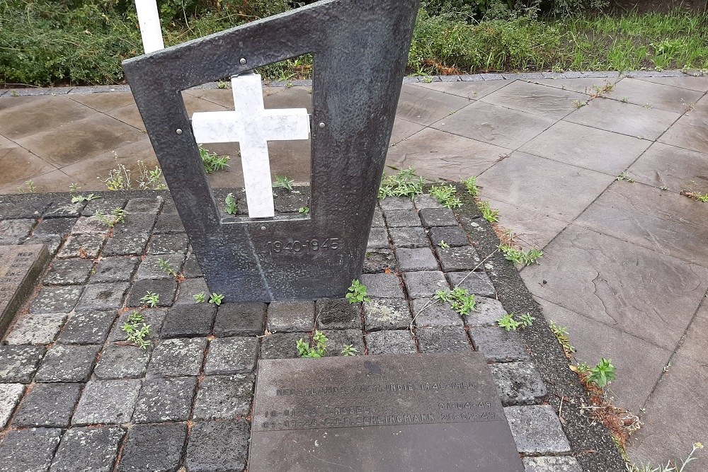 War Memorial Reeuwijk #2