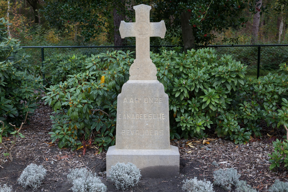 Monument Canadese Oorlogsbegraafplaats #3