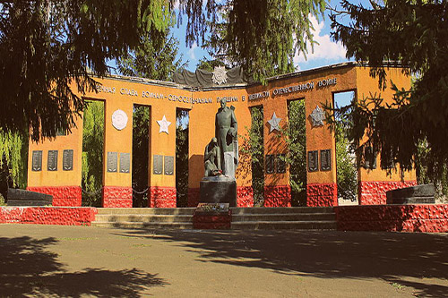 Mass Grave Russian Soldiers & War Memorial