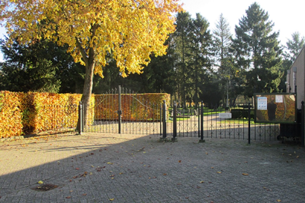 Dutch War Grave Municipal Cemetry Nieuw-Weerdinge #3