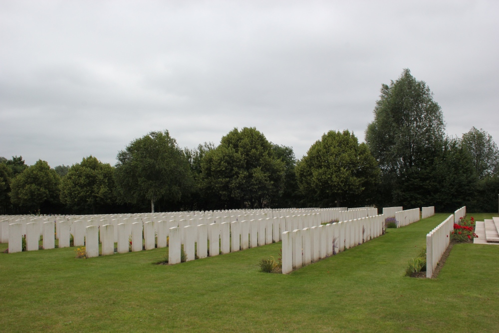 Commonwealth War Cemetery Hooge Crater #4