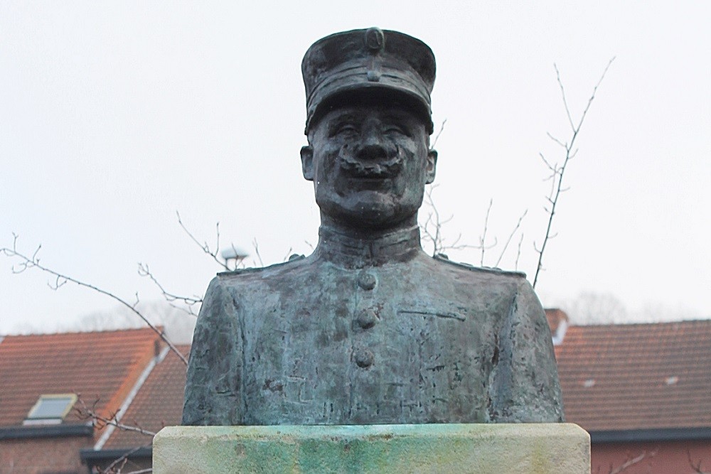Monument Captain Gilson Aarschot #2