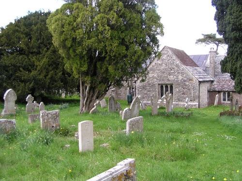 Oorlogsgraf van het Gemenebest St Peter Churchyard