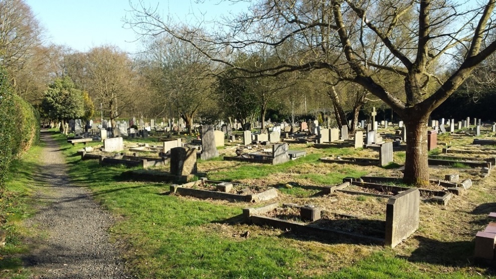 Commonwealth War Graves Holy Trinity Churchyard Extension