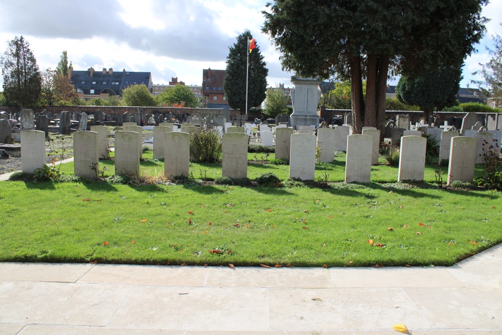 Commonwealth War Graves La Louvire #2