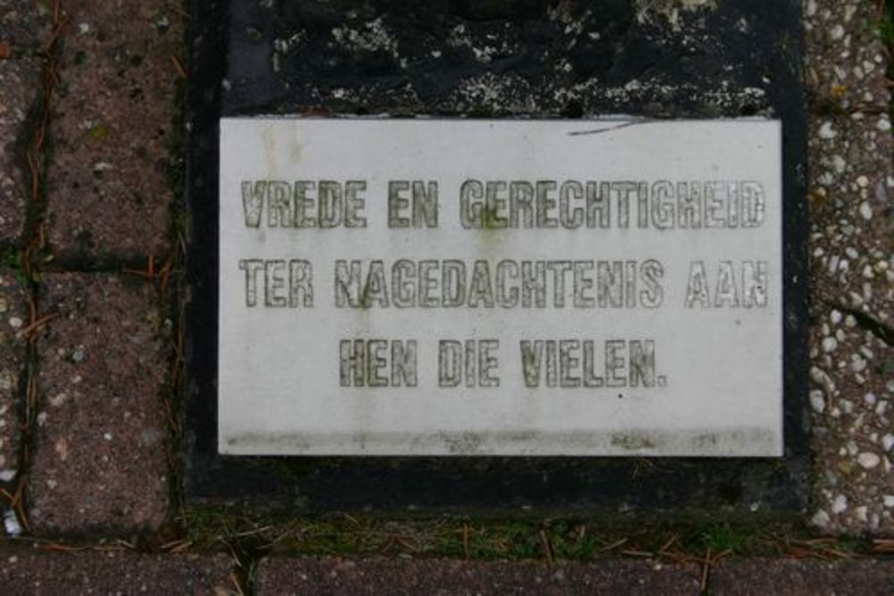 Oorlogsmonument Begraafplaats Schoonoord #3