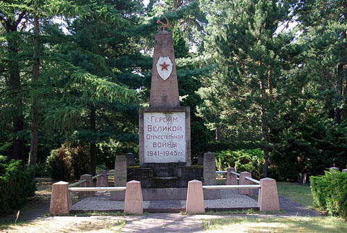 Sovjet Oorlogsbegraafplaats Blankenfelde #1