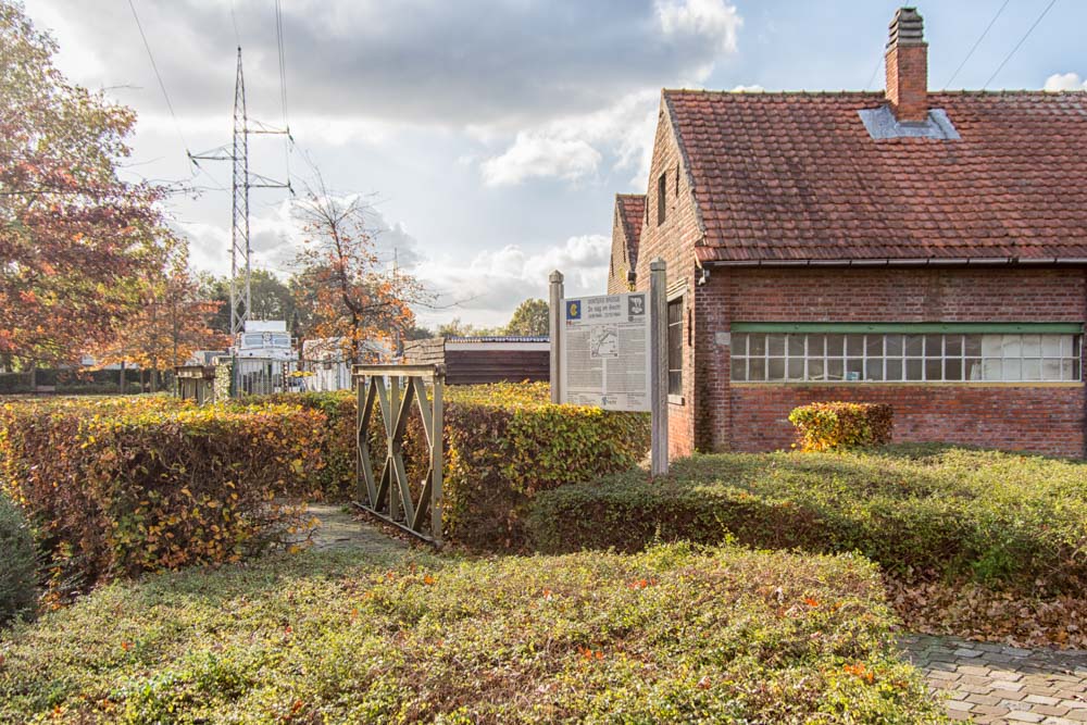 Monument Winters Bridge De Slag om Brecht #1