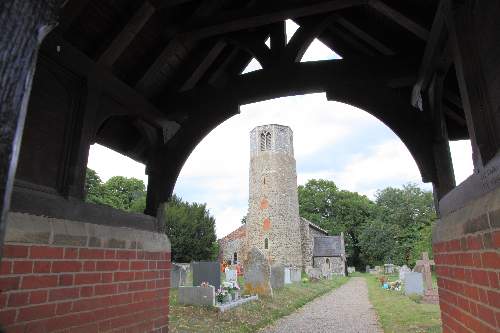Oorlogsmonument Surlingham #4
