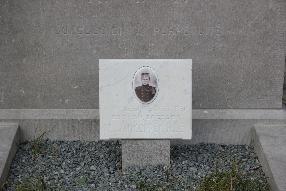 War Memorial Battle Of Imde and Belgian War Grave #3