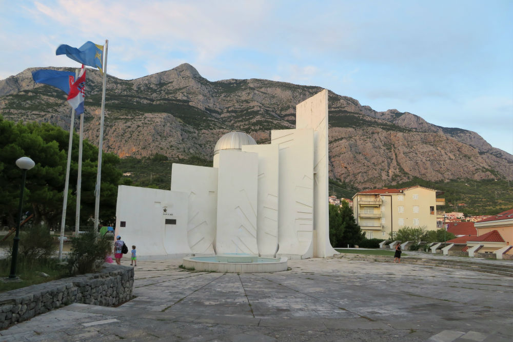 Oorlogsmonument Makarska #2