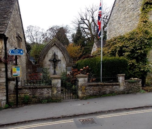 Oorlogsmonument Castle Combe #2