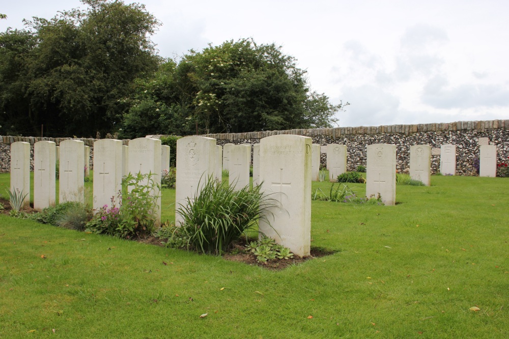 Commonwealth War Cemetery Ervillers #3