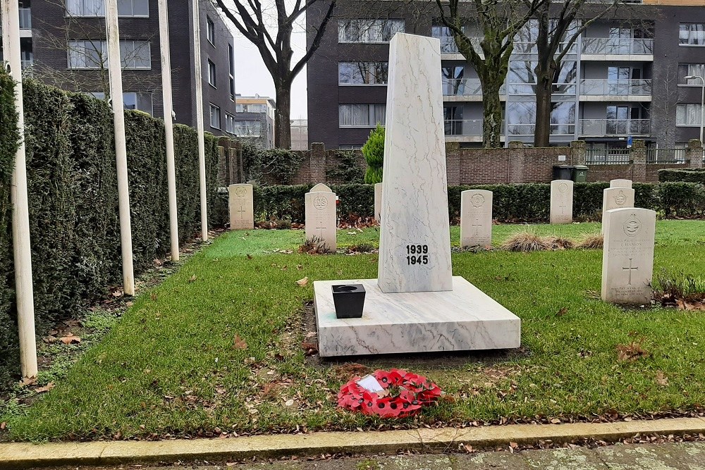 Monument Onbekende Soldaat Rooms Katholieke Begraafplaats #2